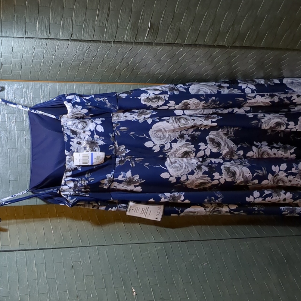 Plus Size Gown - Picture 6 of 7